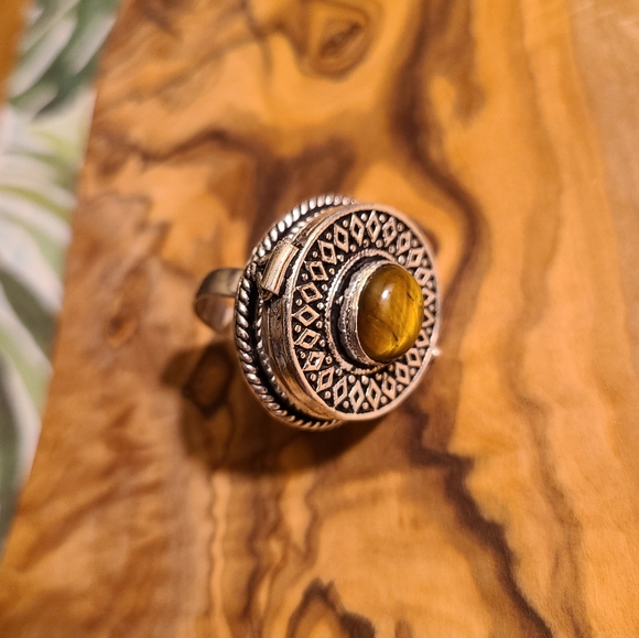 Vintage Jewelry - Tigers eye sterling silver poison ring